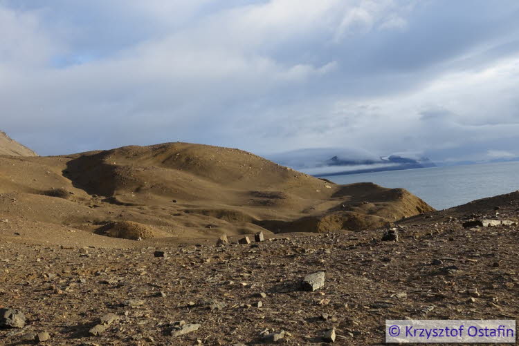 The right moraine of the Hambergbreen glacier